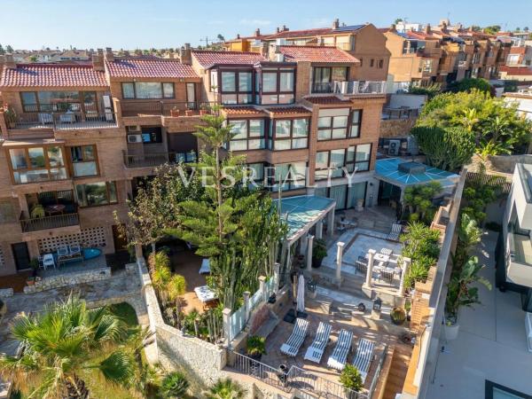 Chalet pareado en calle de la Salpa