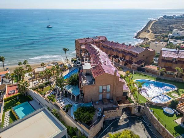 Chalet pareado en calle de la Salpa