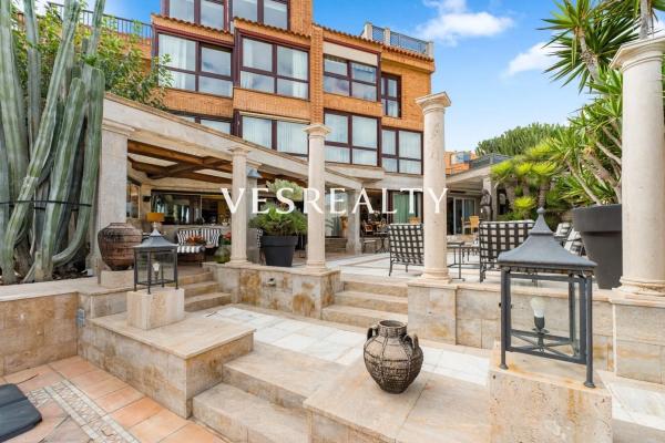 Chalet pareado en calle de la Salpa