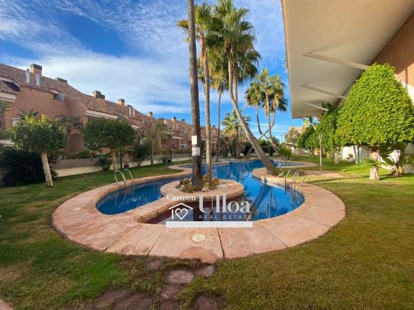 Chalet adosado en calle Océano