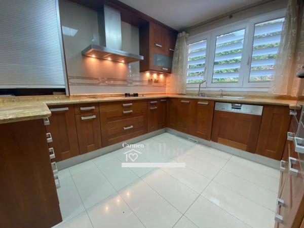 Chalet adosado en calle Océano