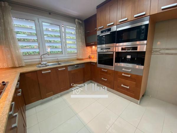 Chalet adosado en calle Océano