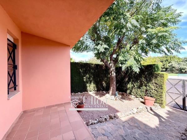 Chalet adosado en avenida Pintor Pérez Gil