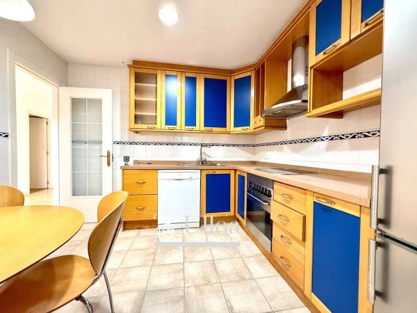 Chalet adosado en avenida Pintor Pérez Gil