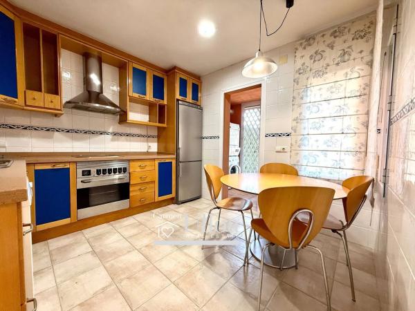 Chalet adosado en avenida Pintor Pérez Gil