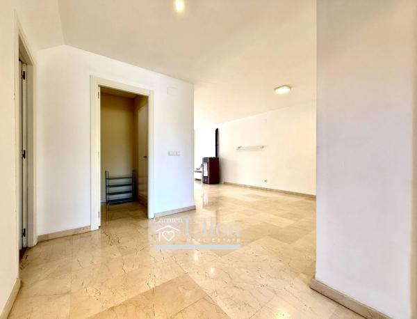 Chalet adosado en avenida Pintor Pérez Gil