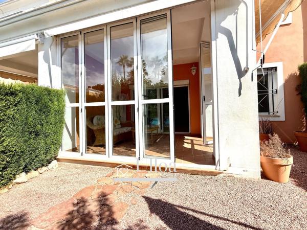 Chalet adosado en avenida Pintor Pérez Gil