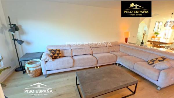 Chalet adosado en CL Morena, De La