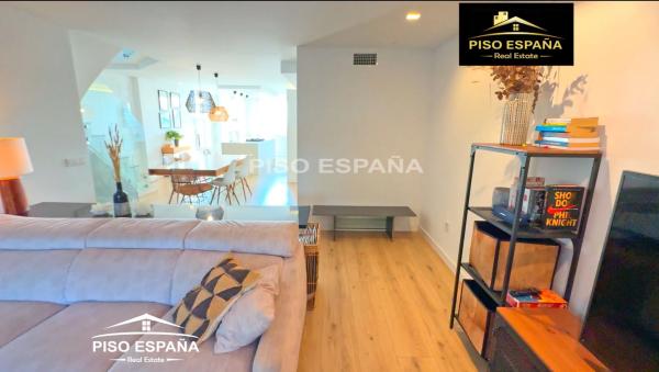 Chalet adosado en CL Morena, De La