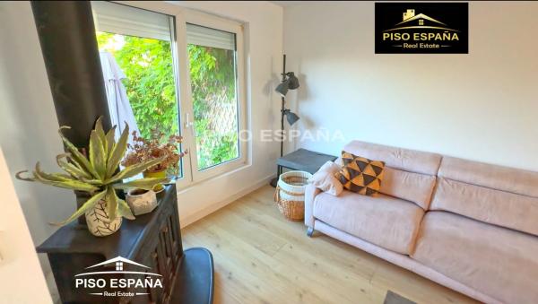 Chalet adosado en CL Morena, De La