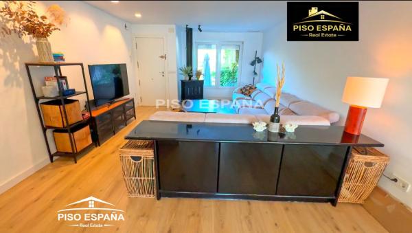 Chalet adosado en CL Morena, De La