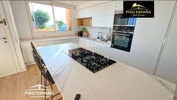 Chalet adosado en CL Morena, De La