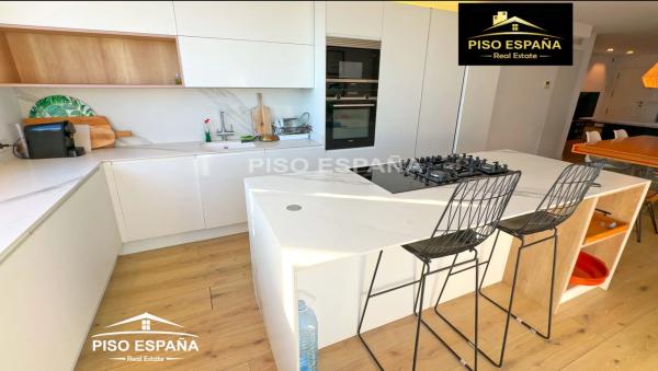 Chalet adosado en CL Morena, De La