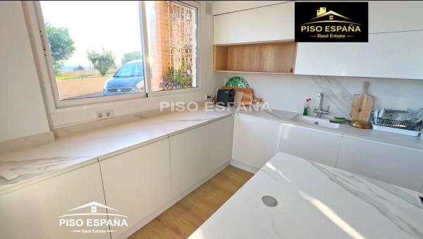 Chalet adosado en CL Morena, De La