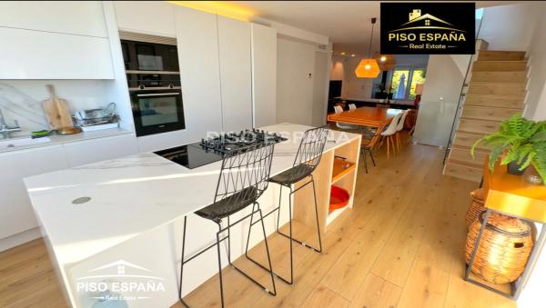 Chalet adosado en CL Morena, De La