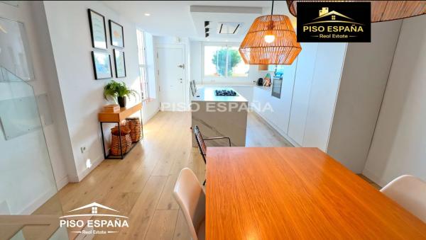 Chalet adosado en CL Morena, De La