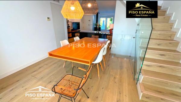 Chalet adosado en CL Morena, De La