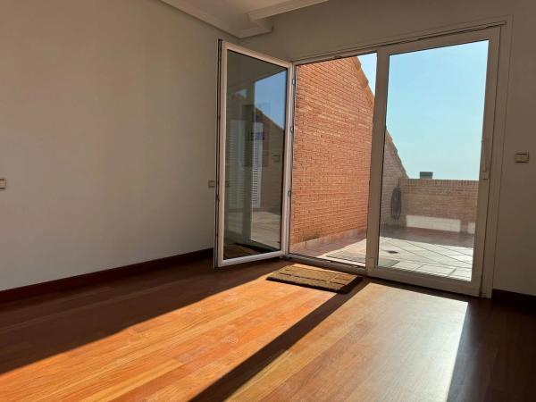 Chalet adosado en calle Océano, 30