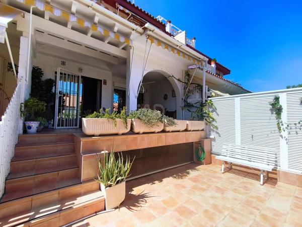 Chalet adosado en calle de la Dorada, 3