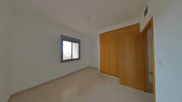 Piso en avenida de les Nacions, 40