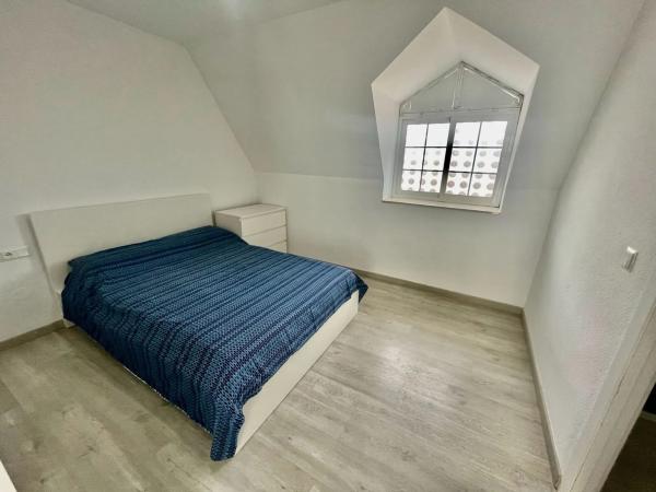 Chalet adosado en calle Arpón, 7