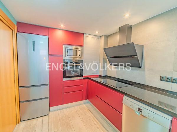 Chalet pareado en calle Enric Valor, 12