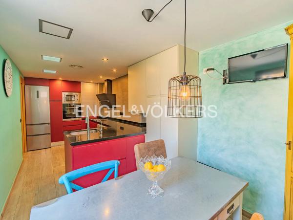 Chalet pareado en calle Enric Valor, 12