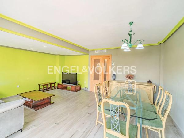 Chalet pareado en calle Enric Valor, 12