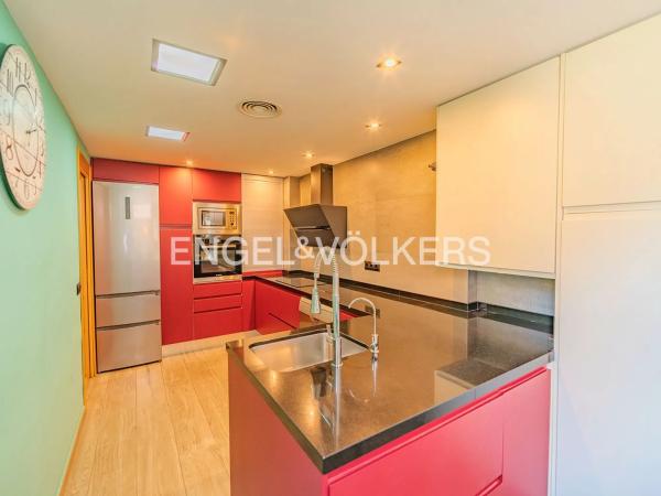 Chalet pareado en calle Enric Valor, 12