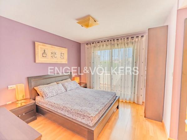 Chalet pareado en calle Enric Valor, 12