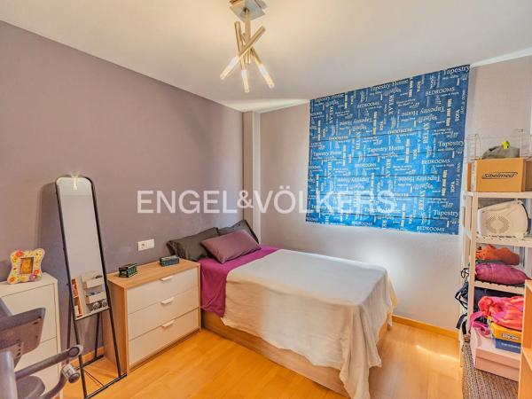 Chalet pareado en calle Enric Valor, 12