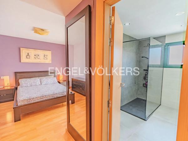 Chalet pareado en calle Enric Valor, 12