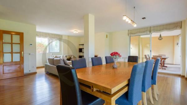 Casa independiente en calle Enric Valor