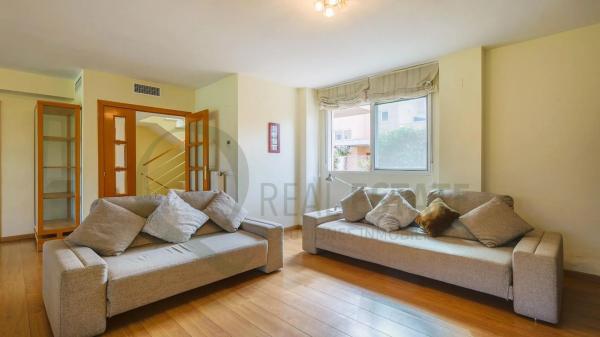 Casa independiente en calle Enric Valor