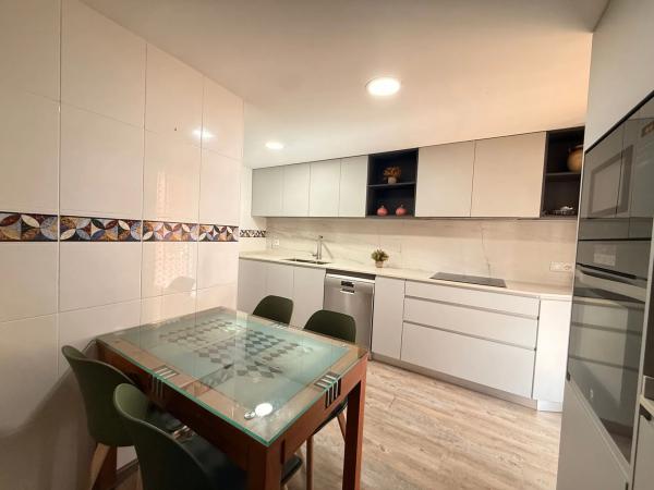 Chalet pareado en calle Juana Francés, 2