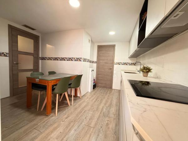 Chalet pareado en calle Juana Francés, 2