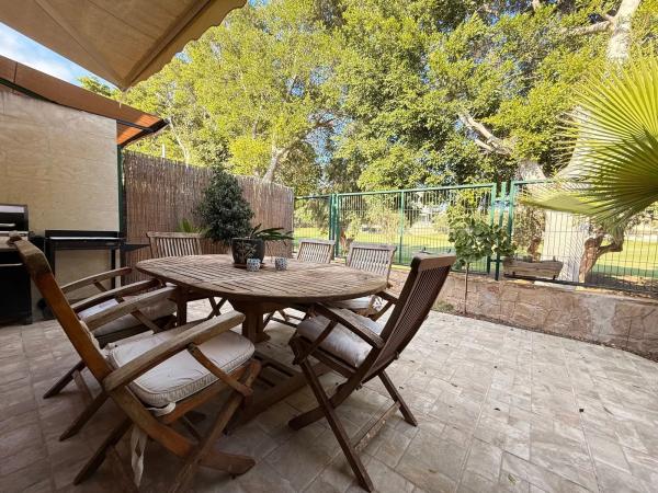 Chalet pareado en calle Juana Francés, 2