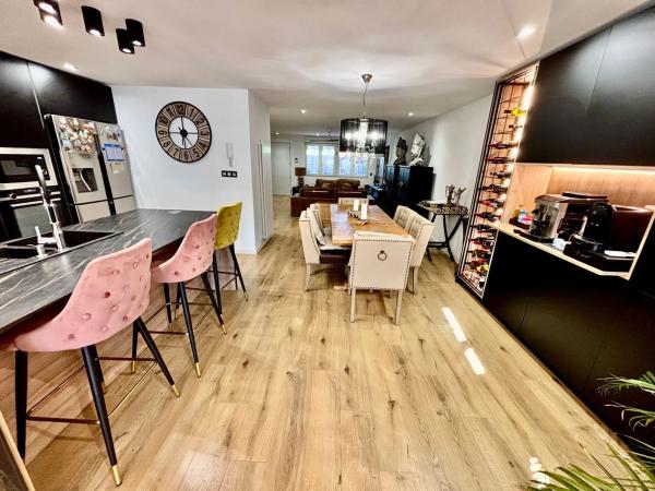 Chalet adosado en calle del Olimpo