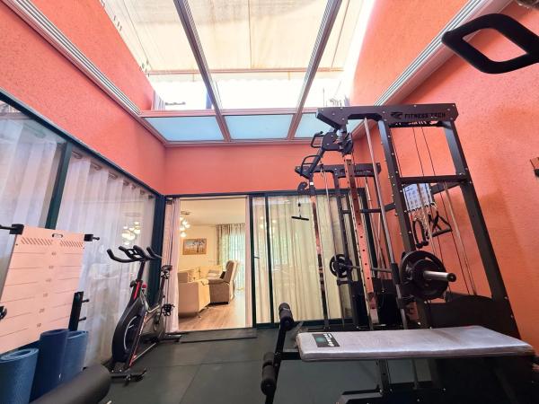 Chalet pareado en calle Juana Francés, 2