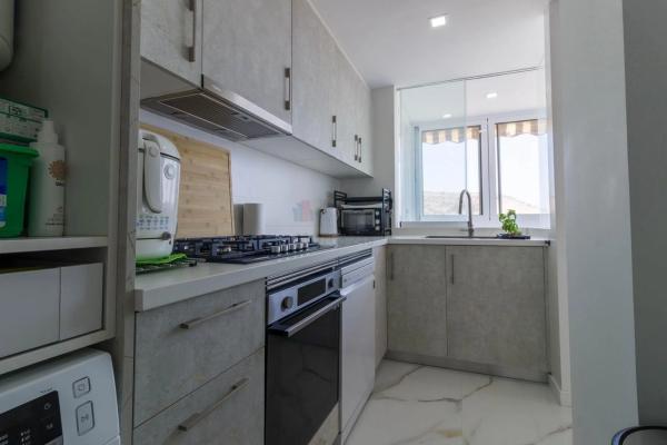 Piso en calle Turina, 6