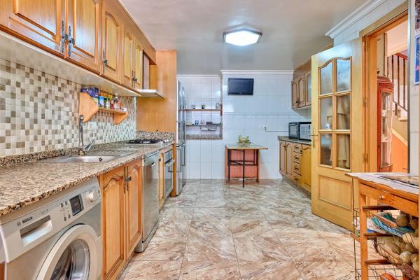 Chalet adosado en calle Ceuta