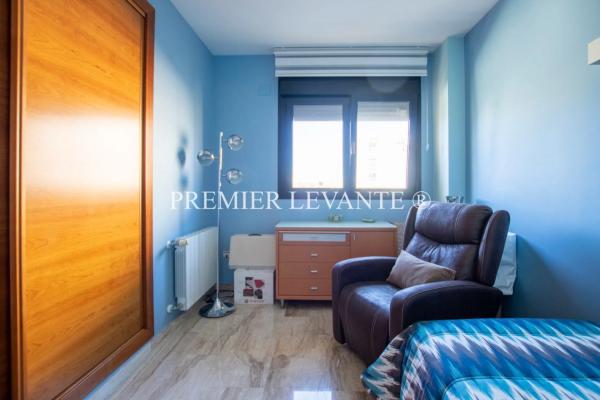 Piso en avenida José Jornet Navarro