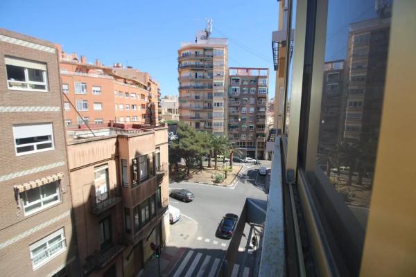 Piso en calle Pintor Gisbert, 3