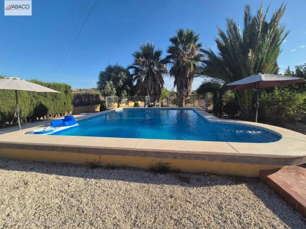 Casa independiente en camino Viejo de Santa Faz