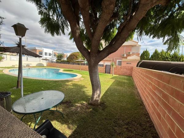 Chalet adosado en avenida Novelda