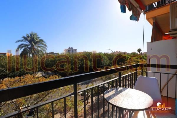 Piso en Barrio Colonia Requena - Virgen del Carmen