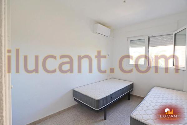 Piso en Barrio Colonia Requena - Virgen del Carmen