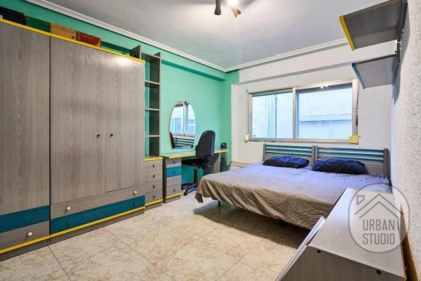 Piso en calle Renato Bardín