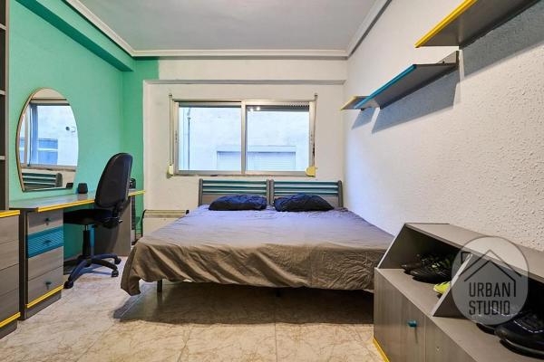 Piso en calle Renato Bardín