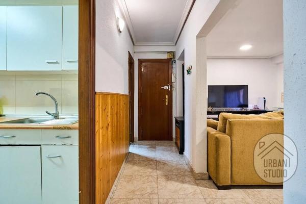 Piso en calle Renato Bardín